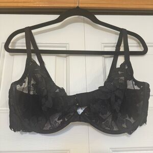 Victoria’s Secret‎ Unlined Plunge Lace Bra